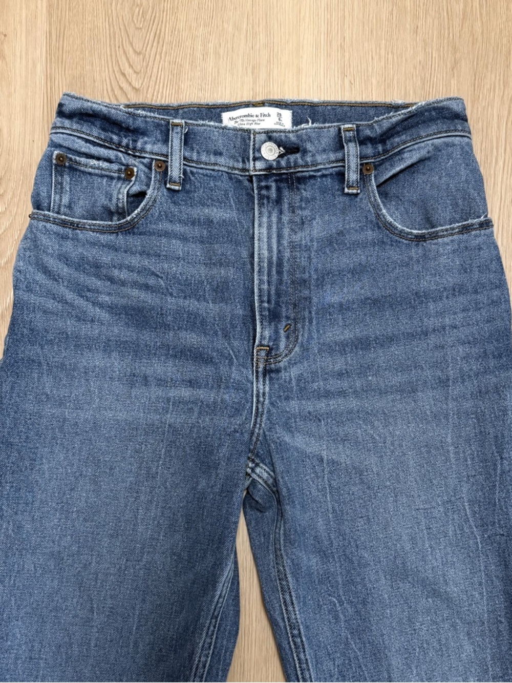 Abercrombie Fitch Medium Wash 70s Vintage Flare Ultra High Rise Jeans 28 6 Short - Picture 2 of 8